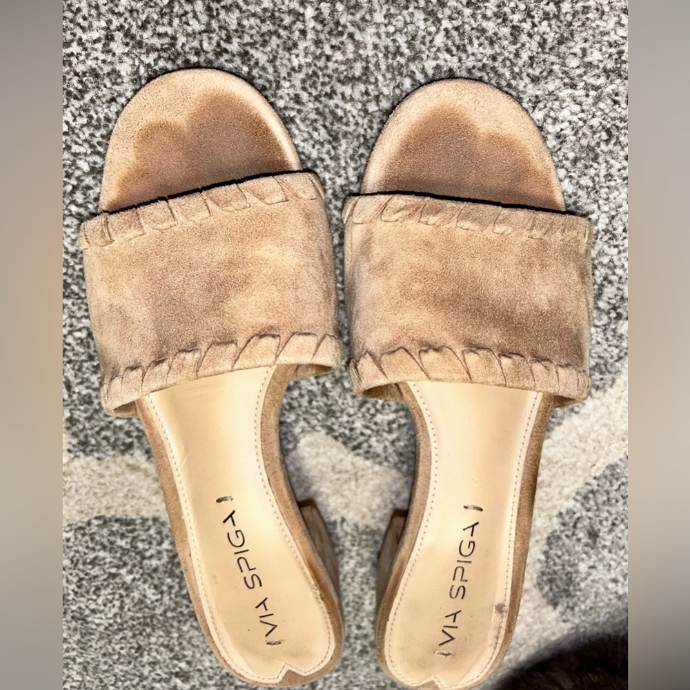 Via Spiga slides